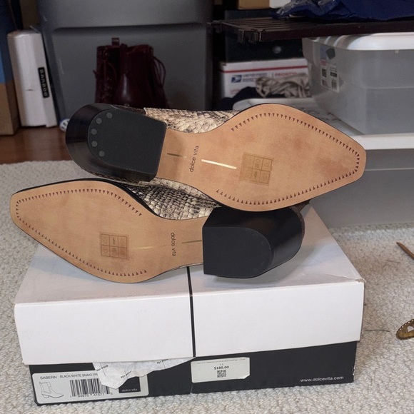 NWT Dolce Vita Monochrome Snake Print Leather Boots - Picture 5 of 5